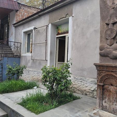 Guest House In The Small Center 耶烈万 外观 照片