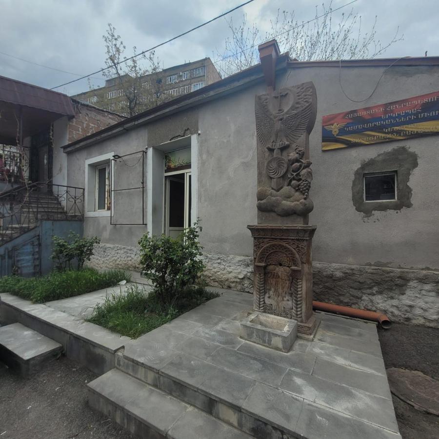 Guest House In The Small Center 耶烈万 外观 照片